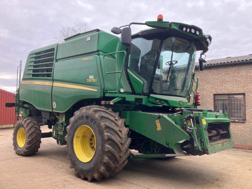 John Deere T670HM