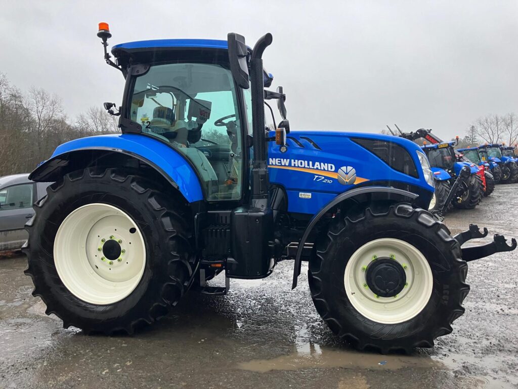 New Holland T7.210 Powercommand Sidewinder Tractor