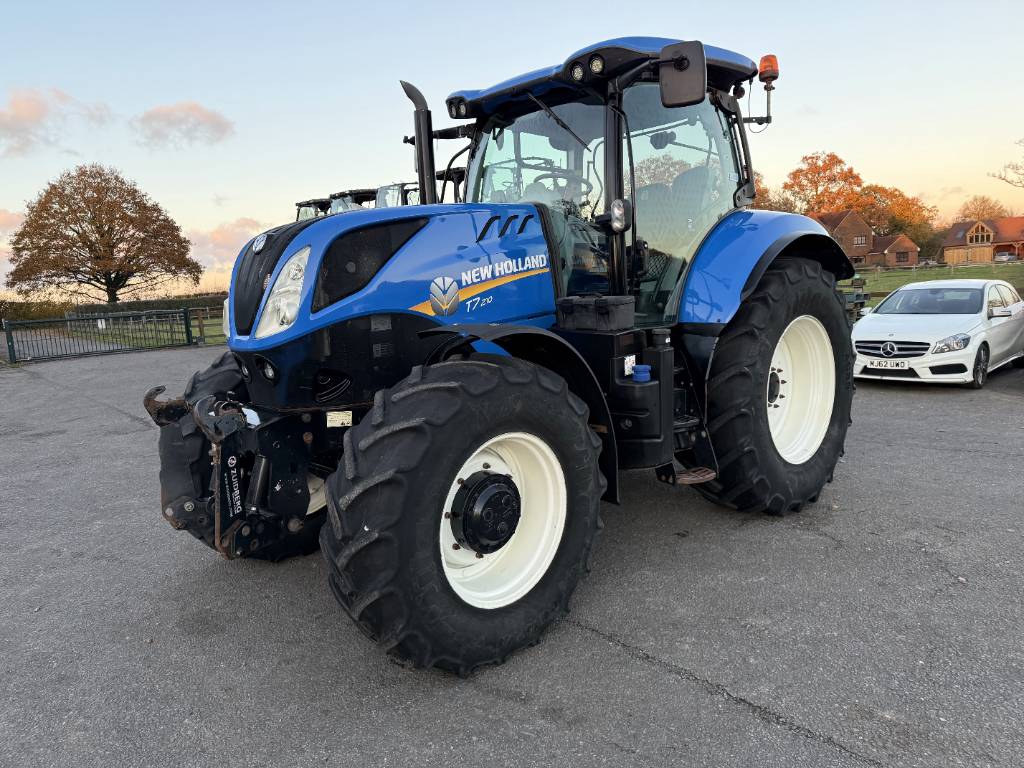 NEW HOLLAND T 7.210 RANGE COMMAND