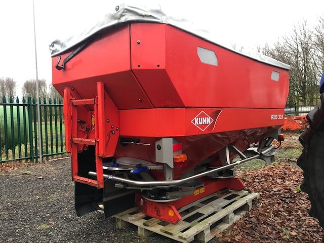 KUHN FARM MACHINERY AXIS 30.1D FERTILISER SPREADER