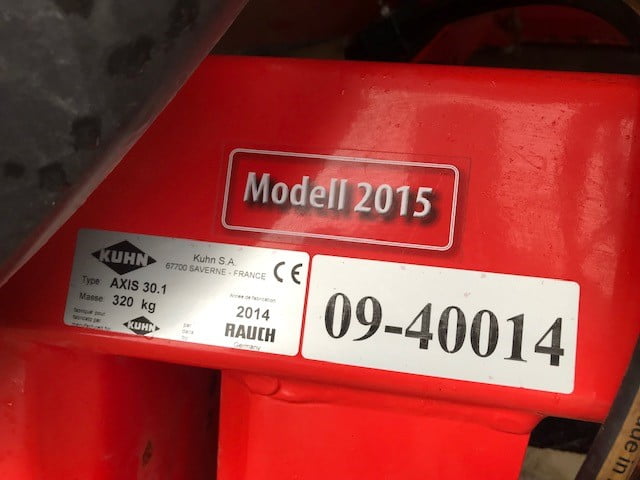 KUHN FARM MACHINERY AXIS 30.1D FERTILISER SPREADER