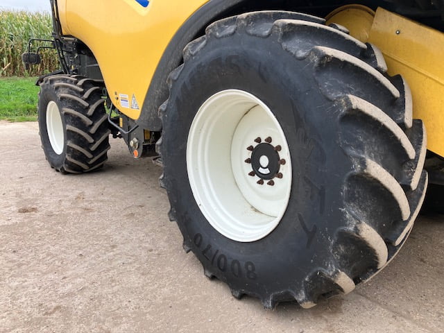 NEW HOLLAND CX8.80 COMBINE HARVESTER