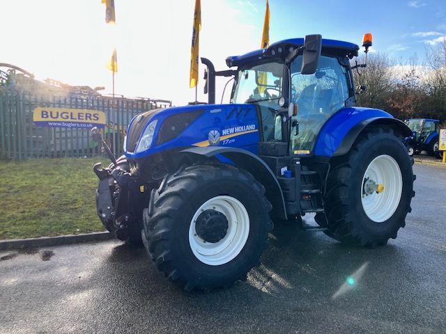 NEW HOLLAND T7.270 AC TRACTOR