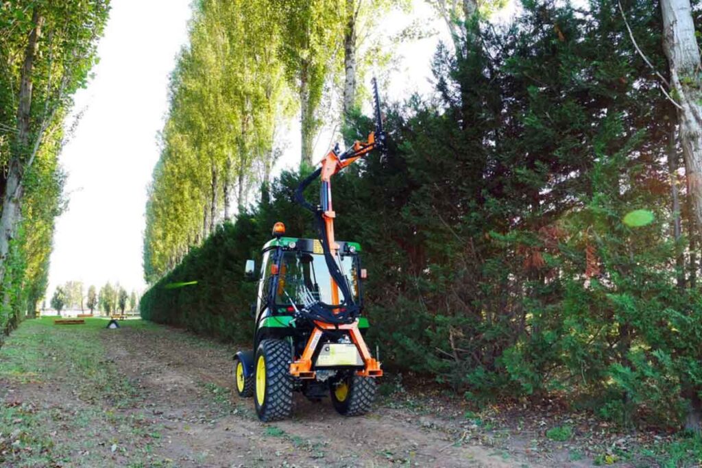 Deleks 1.3m Hedge Trimmer with Forward Offset D-FALCO130H