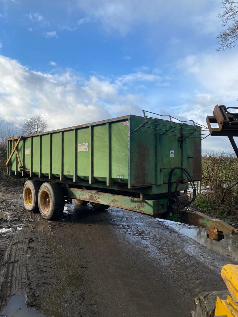 EASTBRY TANDEM AXLE TIPPING TRAILER