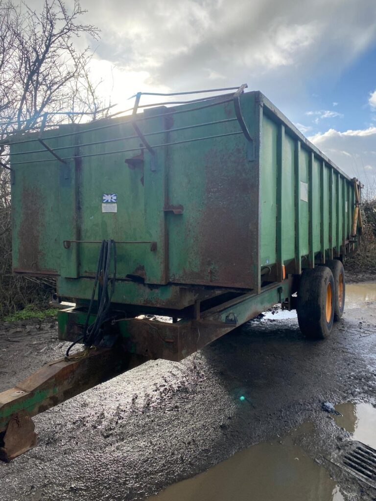 EASTBRY TANDEM AXLE TIPPING TRAILER