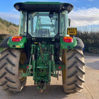 John Deere 5820