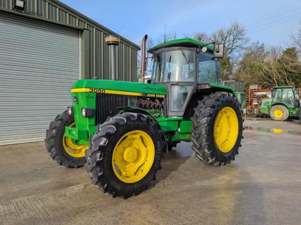 JOHN DEERE 3050